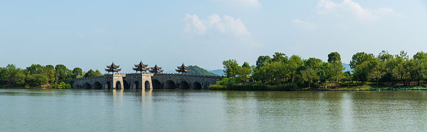 国产精品成人AV电影爱豆：虚拟偶像竞速新作问世，沉浸式星梦赛道引发玩家热潮-1