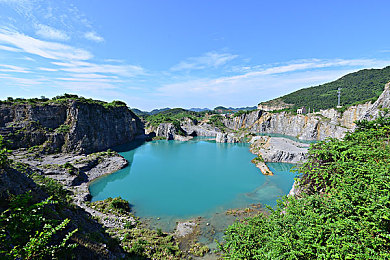 男人把困困女人的困困：竞速解谜新作今日上线，赛车手穿越时空破解循环都市谜题-2