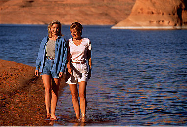 国产精品秘 果冻传媒：竞速与经营融合，未来都市中打造你的传媒帝国-3