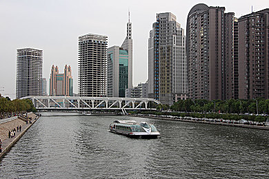 机机对机机免费下载版：钢铁巨兽激战，免费体验近未来机甲对决