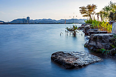 女生裸体无遮挡打屁股:竞速新作颠覆传统,全息曝光机制引领赛道正义风潮-2