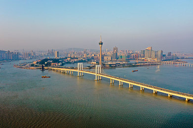 麻花星空mv：驾驭反重力悬浮车，穿梭星际赛道，体验宇宙竞速视听盛宴-3