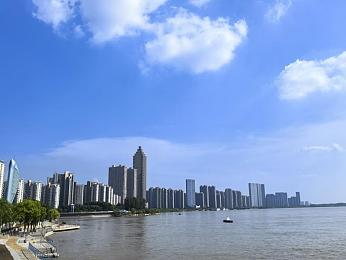 少妇接受性按摩：方向盘上的心灵疗愈之旅，一位女性的都市驾驶冥想实录-2