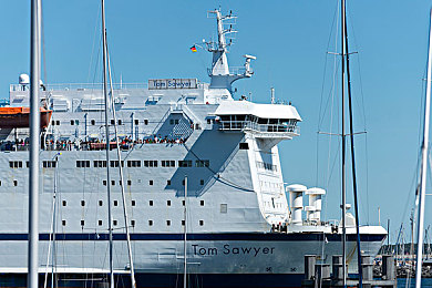 欧美成人五月天：《狂飙纪元》DLC午夜烈焰上线，街头争霸开启全新竞速时代-3