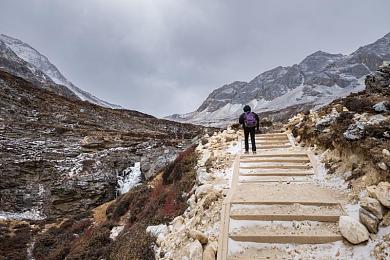 色多在线观看：霓虹极速，幻彩赛道上的视觉竞逐盛宴-3