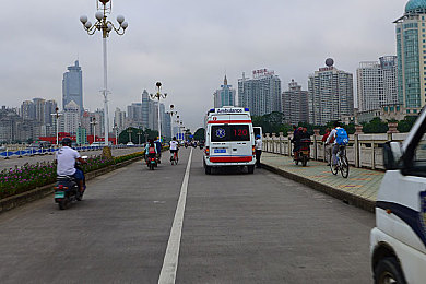 中国成人AV电影：《都市霓虹》深度攻略上线，揭秘地下飙车核心玩法与隐藏赛事-2