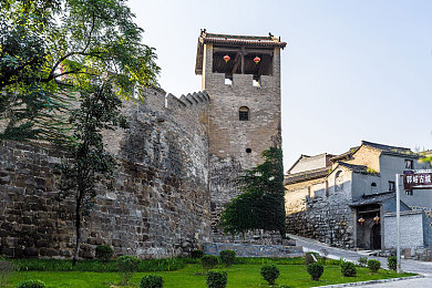 国产成人精品AV大片：极速碰撞，都市霓虹下的暴力美学竞速传奇-3