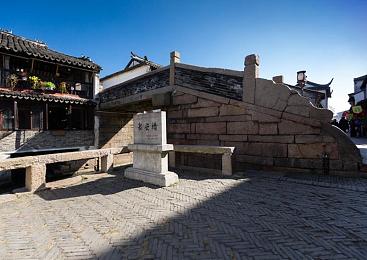 机机对机机免费版下载：未来赛车新纪元，钢铁猛兽赛道激斗免费畅玩-4