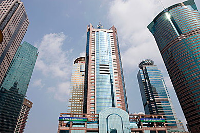 打扑克又疼又响：硬核竞速新作今日上线，卡牌策略与拟真驾驶的颠覆性融合-2