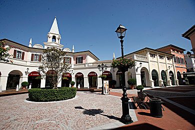 下载流氓视频：赛博都市的极速狂飙，数据窃取与街头竞速的双重冒险-3