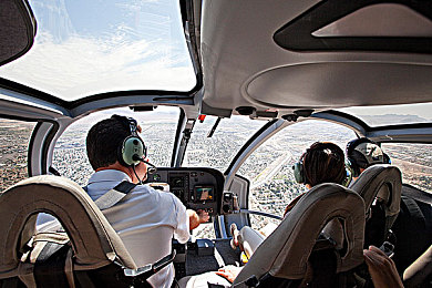 黄色2023免费：竞速游戏经典色彩回归，限时活动免费获取亮眼涂装