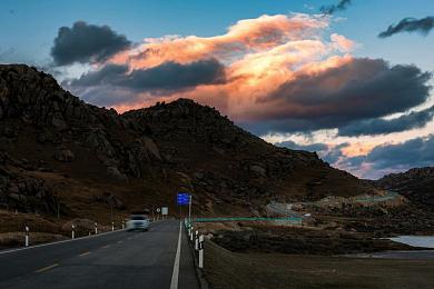 十大禁止app:街头狂飙引发道德争议,真实追缉体验背后的安全警示-2