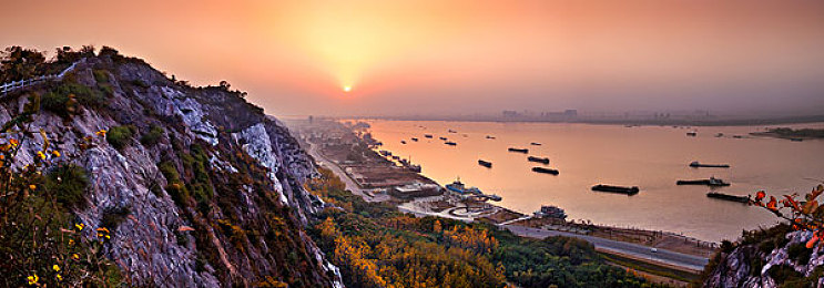 亚洲有码一区二区：赛车游戏进阶指南，攻克高难度赛道三大关键技巧揭晓-2