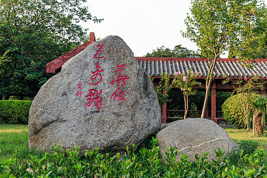 软件下载3.0.3每天无限次破解版大全苹：赛博车手破解都市规则，全新竞速游戏颠覆传统玩法今日上线-1