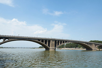 8x8x海外华为永久 更新时间3：像素赛车世界迎来重大更新，新增多人对战与赛道编辑器-3