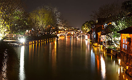 黄色污:极速净化,在污染赛道上演环保竞速新对决-2