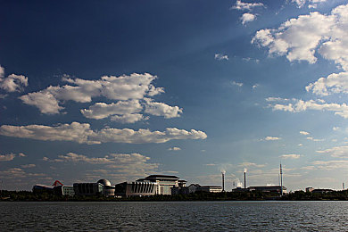 国产成人aⅴ：硬核竞速新作发布，国产高性能汽车模拟驾驶迎来真实突破-3