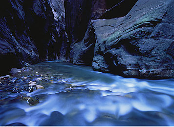 成人视频国产：2023国产赛车新作极速风云上线，电影级画质重塑竞速游戏标杆