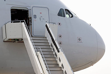 黄色APP下载0PP0：都市极速暗影，地下赛车改装与警方追逐的冒险攻略-5