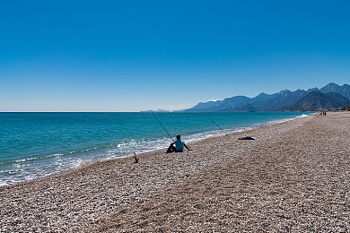 《三上和崧泽小职员》解说在线观看：方向盘后的职场人生，通勤路上演绎生存策略-3