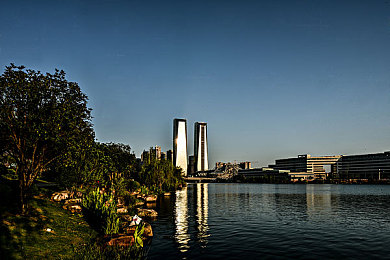 亚洲欧美日韩一区二区:全球竞速文化碰撞,赛道风云分区驾驶体验全解析-2