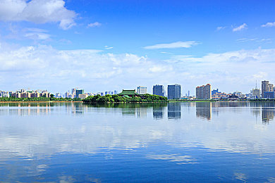 亚洲熟一区二区：驾驭东方弯道，从晨曦街道到暮色山巅的极速之旅-4
