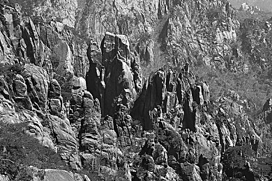 国精产品秘 一区二区：改装秘境与赛道分区，探索竞速艺术的工程哲学-4