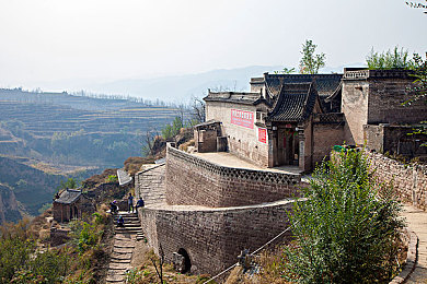 黄色APP下载每天无限：《极限街头狂飙》无限金币版本实测，改装自由却暗藏风险-3