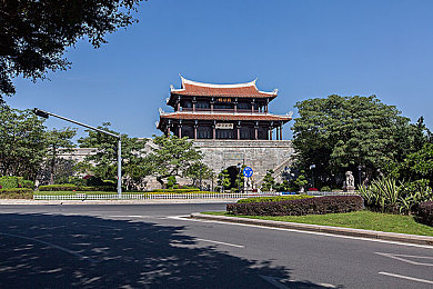 男生把困困放在女生的困困：双人协作冲破迷雾，合体竞速唤醒沉睡都市-3