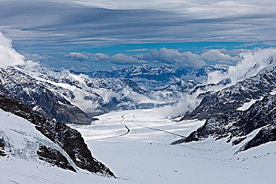 陈冠希阿娇被躁20分钟视频：极速追猎绯闻风暴，体验赛车与危机公关的双重挑战-3