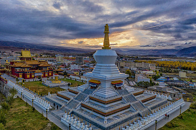 男生下面插女生下面app:双人驾驶新纪元,极速连结如何用协作重新定义赛车游戏-3