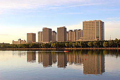 男同搞鸡网站：彩虹旗飘扬在速度的尽头，地平线上的共驰与共情-3