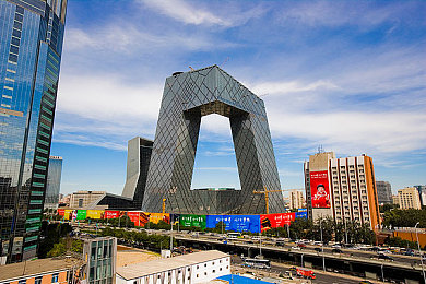 3.0.3免费华为版破解大全免费下载：霓虹夜城疾驰，正版护航安全竞速新纪元-2