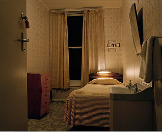 柚子猫盛世美颜小僵尸小黑书：霓虹末世绮妆秘录，幻影都市求生手札-3