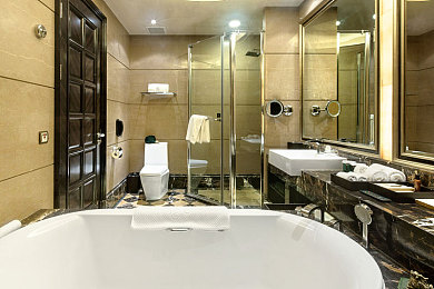 法国空中小姐满天星第一部：银河之翼，浪漫竞速与星际探秘的诗篇-2