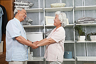 3p做爱经历：极速狂飙三方势力对决，平衡策略驾驭巅峰竞速