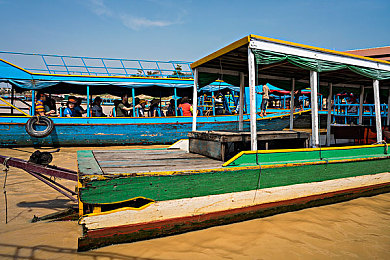 黄色软件下载安装3.3.0最新版本：极速狂飙全新版本震撼上线，动态天气与深度改装颠覆竞速体验-4