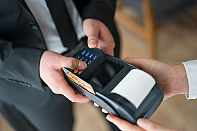 91暴料:竞速游戏新作引入实时情报战,赛道对决暗藏信息博弈-3