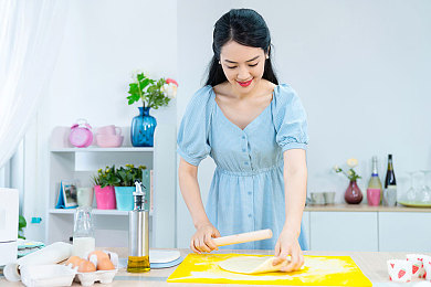 熟睡GayGays灌醉视频：荒诞派对模拟新作今日上线，调酒与心理博弈引领社交游戏风潮-2