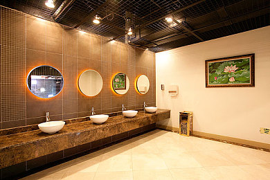 美女被插软件：当赛车手化身数字幽灵，赛博朋克竞速新作颠覆双线操作体验-2