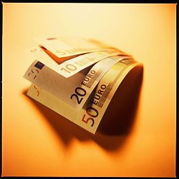 洗澡时老板突然脱掉我胸罩:职场生存心理惊悚游戏,策略应对权力压迫与尊严抉择-1