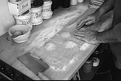 18岁以下禁看app：暗黑竞速新作极限狂飙暗夜都市发售，成人级叙事颠覆驾驶体验-4