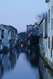 黄色软件app3.0.3免费OPPO版大全装扮2024：赛车定制大师全新版本上线，深度改装自由打造潮流赛车-2