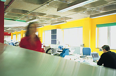 萌白酱喷水免费：二次元赛车手激战水世界，免费畅玩全新竞速体验-4