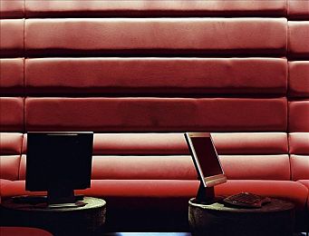 男人插女人下面App：弯道心术，极速轨迹的精准博弈艺术-1