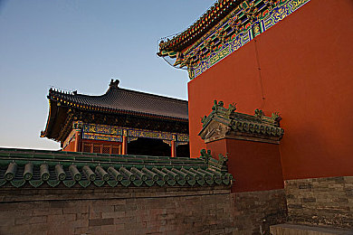 黄色软件入：流光溢彩的赛道，虚拟荣耀的金属诗篇-2