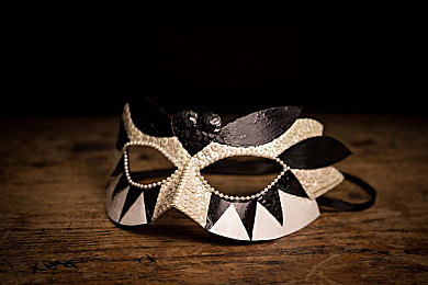 华为黄色软件下载：虚拟赛车黑市揭秘，违规改装引发游戏伦理争议-3