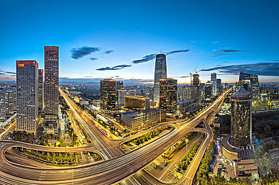 色软件：霓虹赛道上的视觉调色师，动态色彩驱动竞速新美学-4