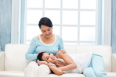 3p少妇：家庭极速传说，三位女性携手开启温馨竞速新篇章-1