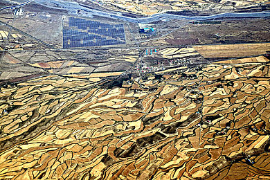 双人床上打扑克网站：极速搭档，扑克赛道上的默契狂飙与策略交锋-5